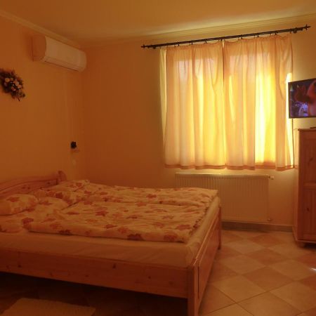 Napfeny Apartman Es Vendeghaz Egerszalók Dış mekan fotoğraf