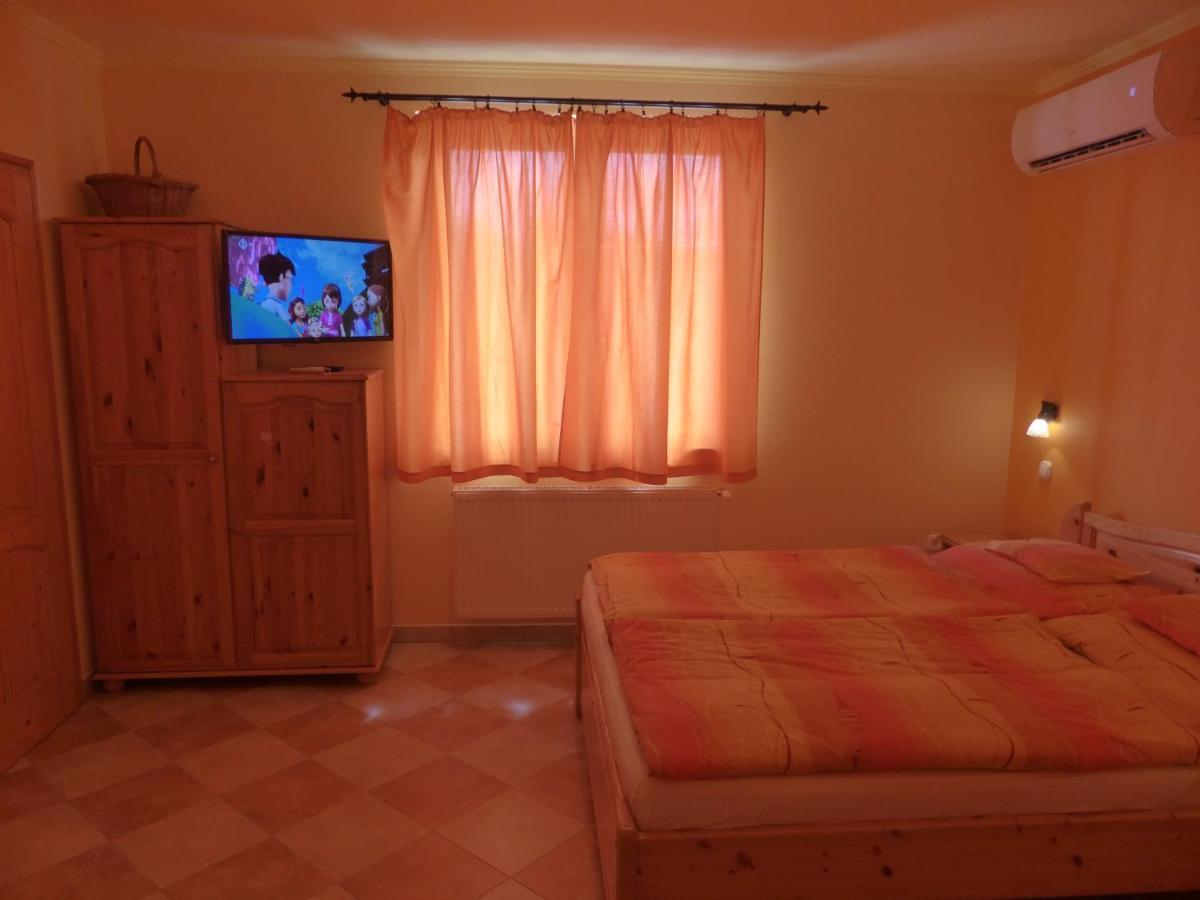 Napfeny Apartman Es Vendeghaz Egerszalók Dış mekan fotoğraf