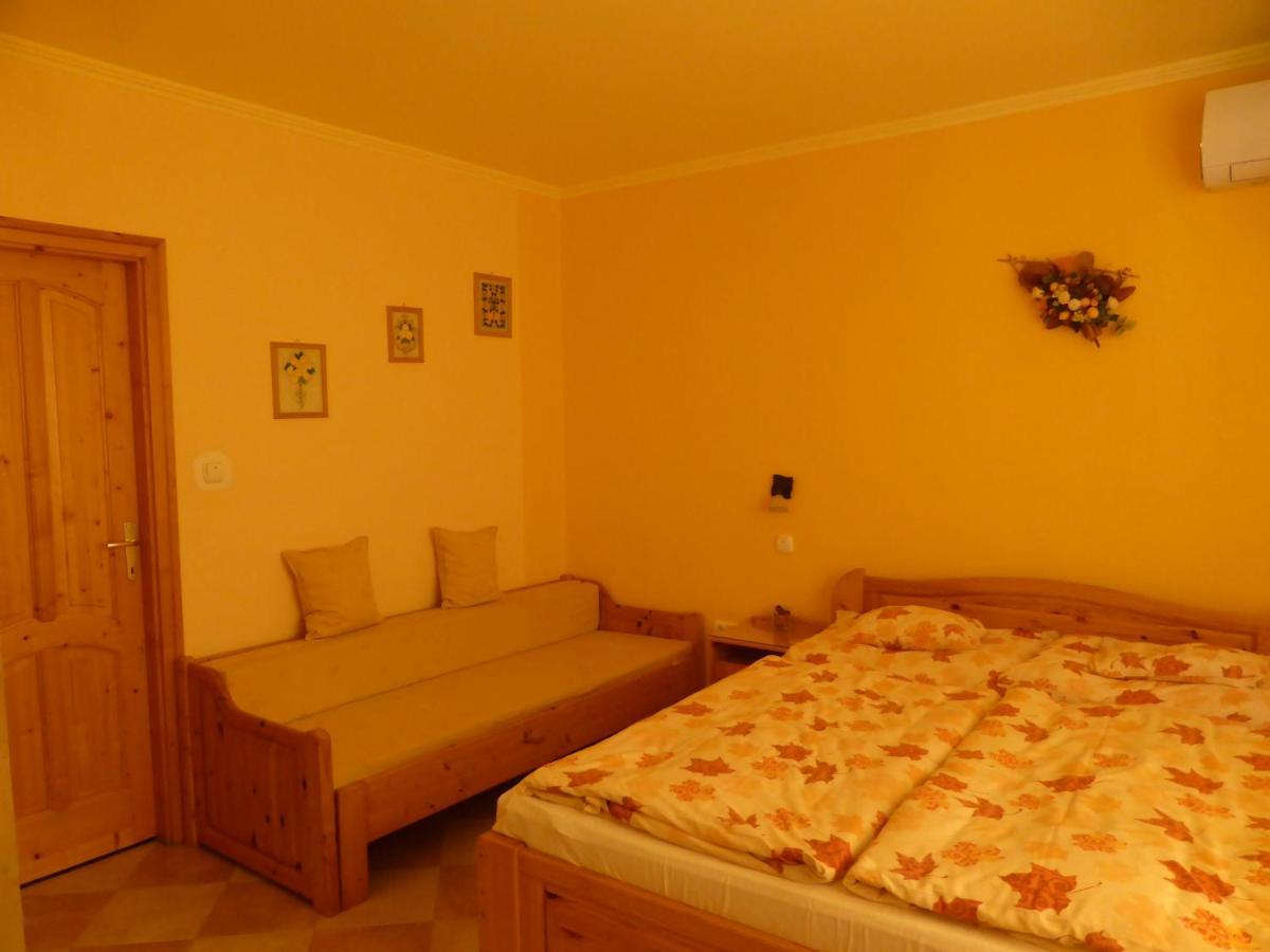 Napfeny Apartman Es Vendeghaz Egerszalók Dış mekan fotoğraf