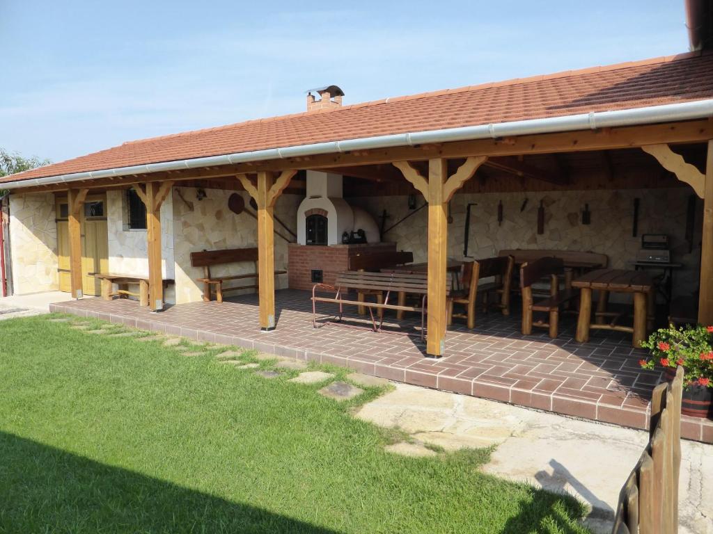 Napfeny Apartman Es Vendeghaz Egerszalók Dış mekan fotoğraf