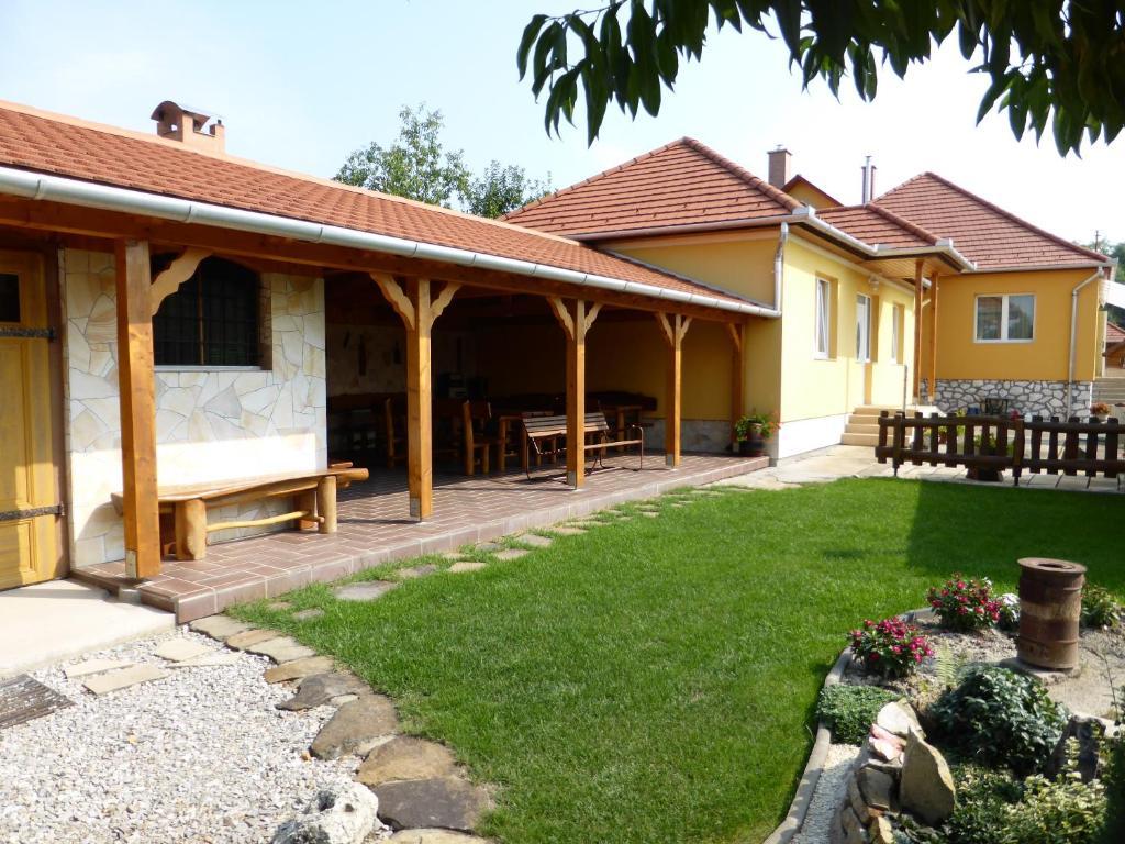 Napfeny Apartman Es Vendeghaz Egerszalók Dış mekan fotoğraf