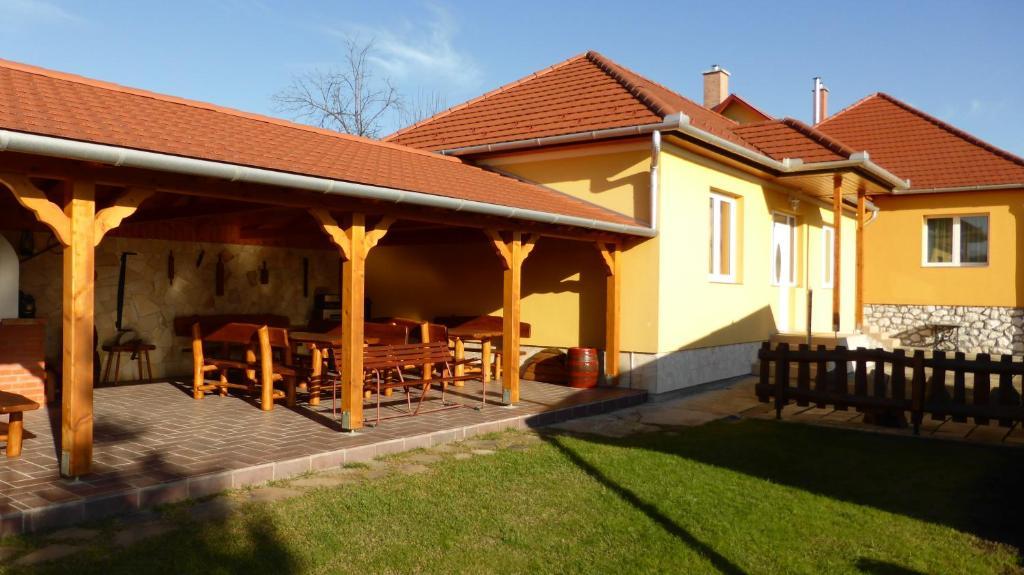 Napfeny Apartman Es Vendeghaz Egerszalók Dış mekan fotoğraf