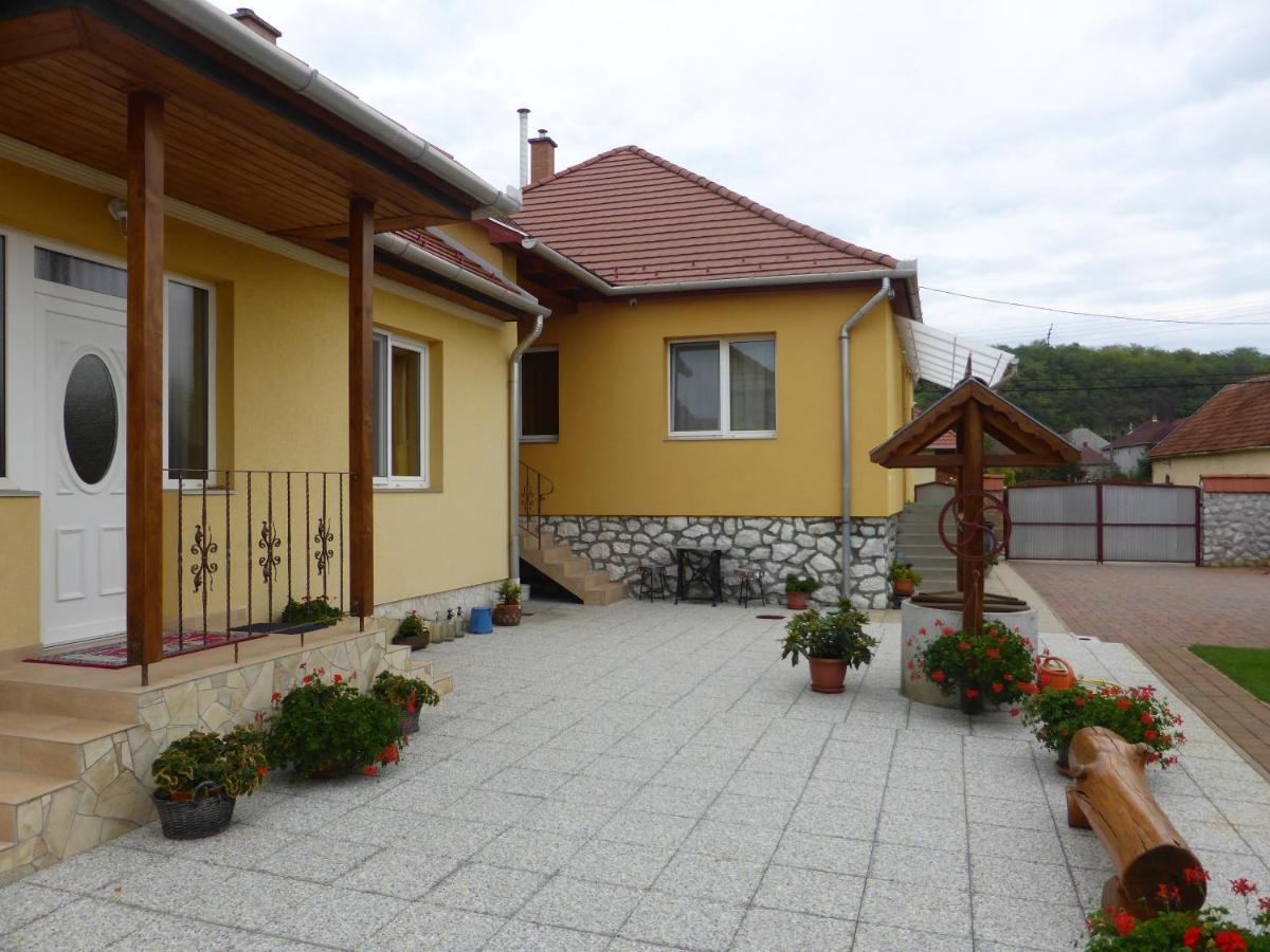 Napfeny Apartman Es Vendeghaz Egerszalók Dış mekan fotoğraf