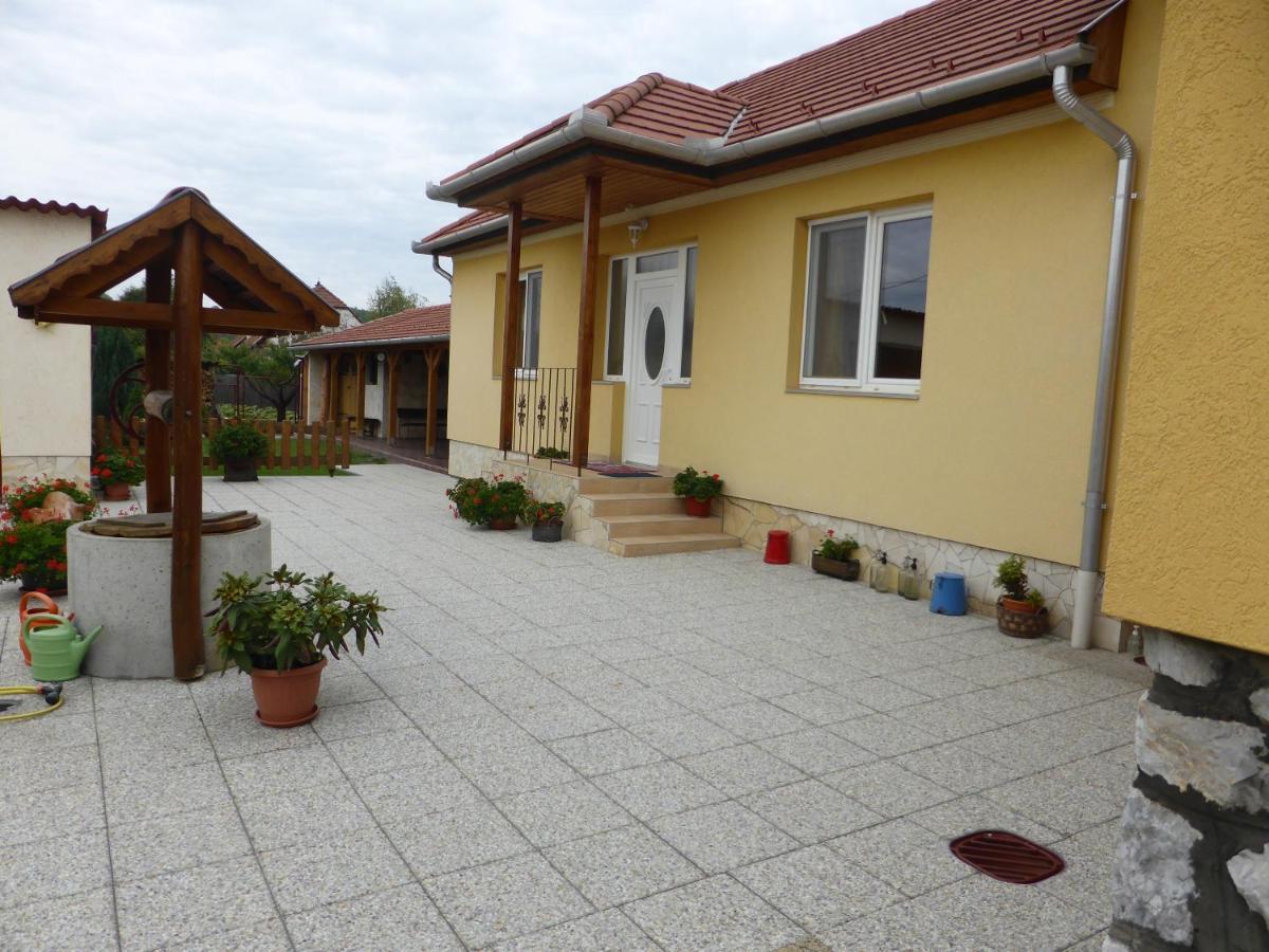 Napfeny Apartman Es Vendeghaz Egerszalók Dış mekan fotoğraf